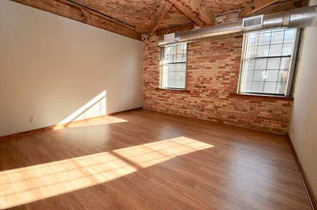 Foto del edificio - 940 Monroe Ave NW