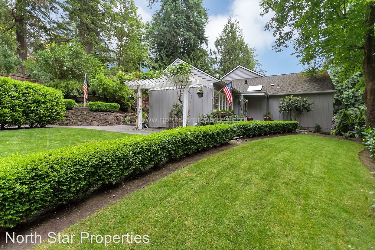 Primary Photo - 4 br, 3 bath House - 2348 Summit Dr