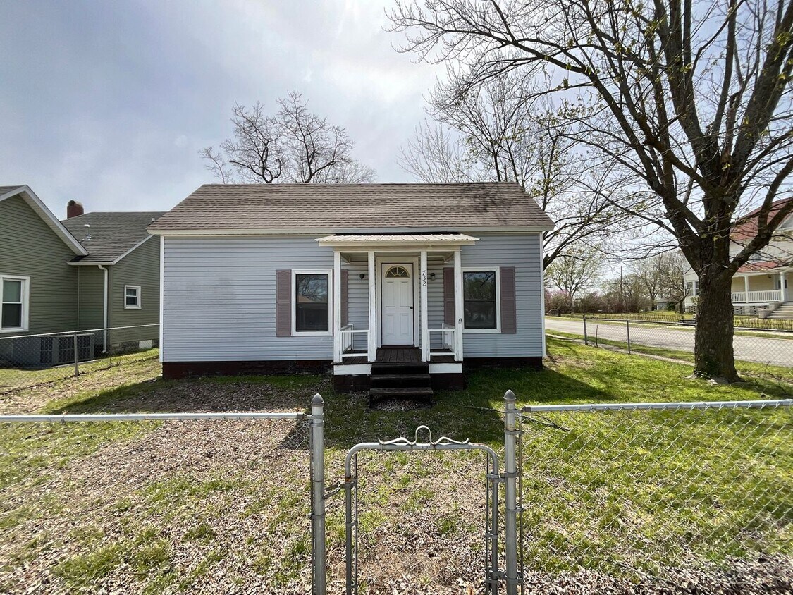Foto principal - Newly Updated 2 bedroom / 1 bathroom house...