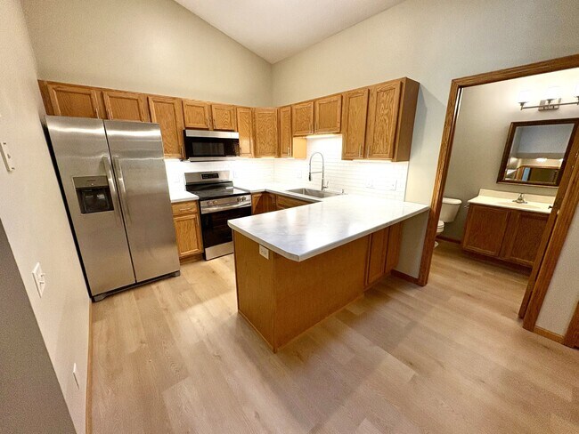 Foto del edificio - 1710 Menomonie St