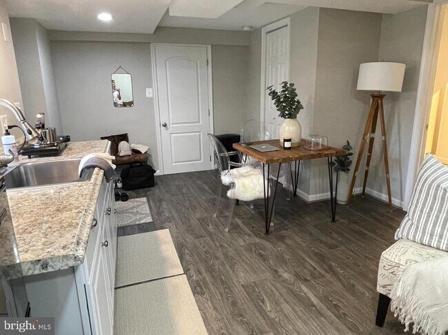 Foto del edificio - 3616 Oval Dr