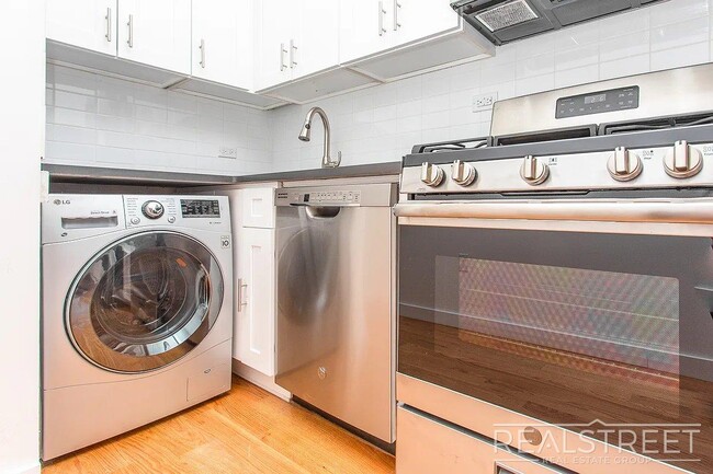 Troutman Street - Troutman Street Apartment