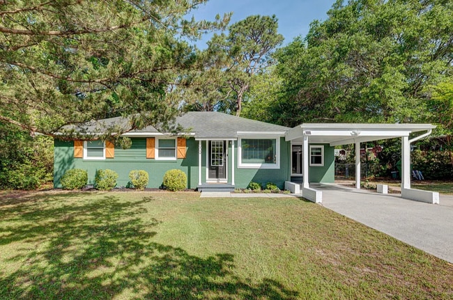 Building Photo - 909 Francis Marion Dr