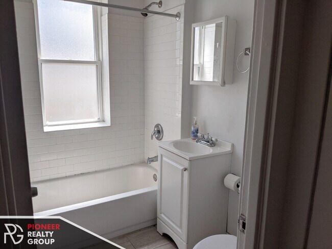 Building Photo - 2855 N Richmond St