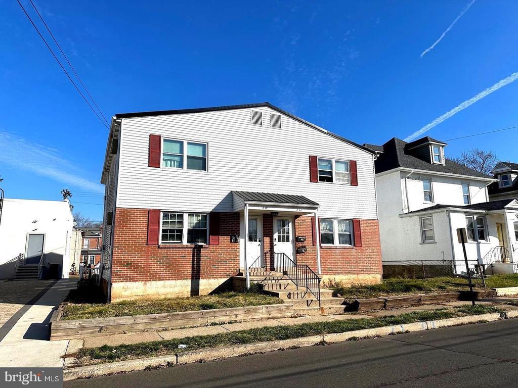 Primary Photo - 219 W Fifth St