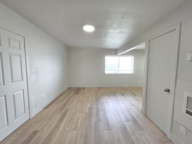 Foto del edificio - UP TO 1 MONTH FREE! Remodeled 3 bedroom!!
