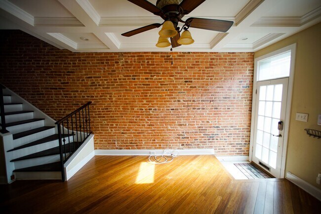 Foto del edificio - 109 S. Curley St/2 bedroom, 2.5 bath Townh...
