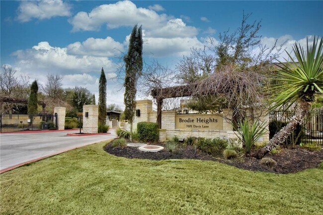 Building Photo - 3101 Davis Ln