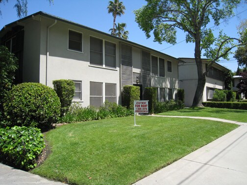 Foto del edificio - 142 Monterey Rd