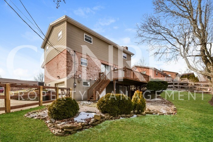 Building Photo - Stunning 4 Bedroom in Alexandria, KY!