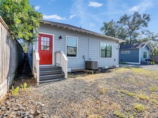 Building Photo - 4730 Bell St