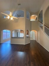 Building Photo - 9210 Hidden Lake E Dr