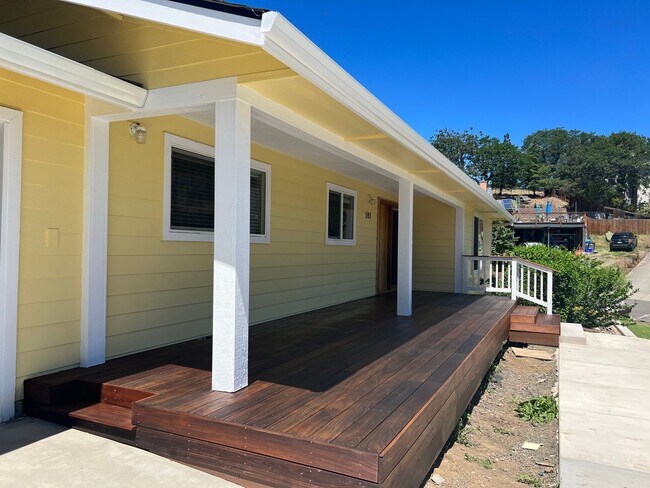 Foto del edificio - Newly remodeled three bedroom, two bath home - Available Late May
