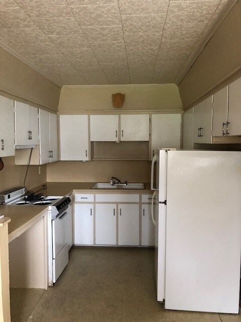 Building Photo - 613 Evangeline Dr