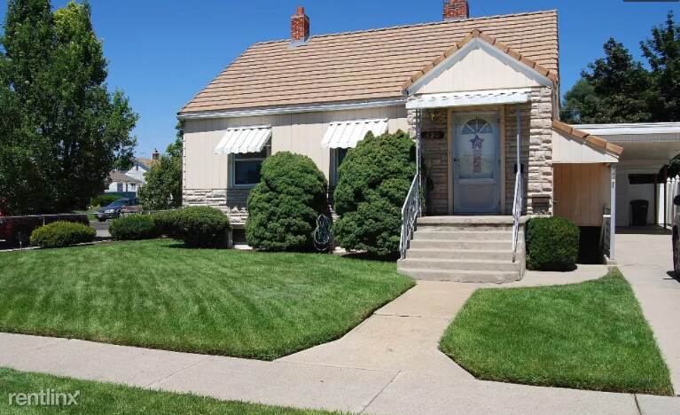 Primary Photo - 3 br, 1 bath House - 690 W 500 North