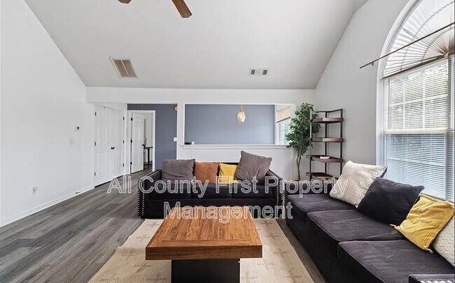 Foto del edificio - 3644 Gray Birch Dr