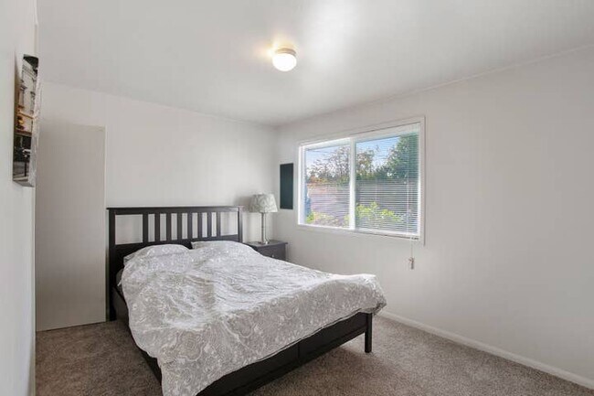Foto del edificio - 1402 Jefferson Ave NE