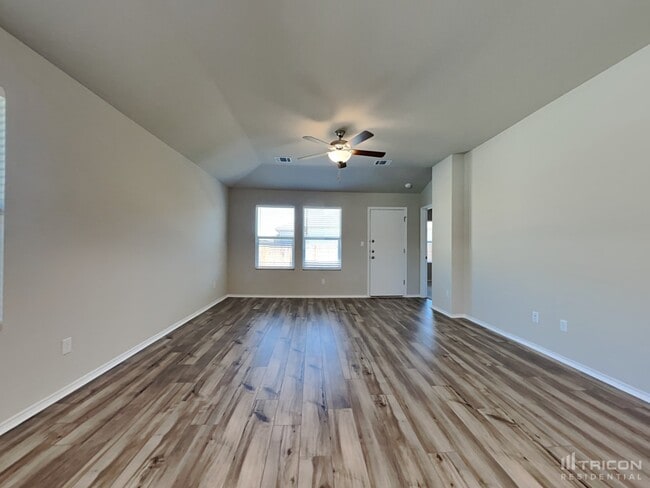 Building Photo - 5217 Saddle Clb Dr