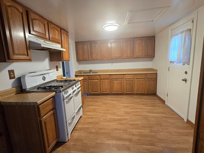 Building Photo - Single Story Home in El Sobrante... Available Now !!