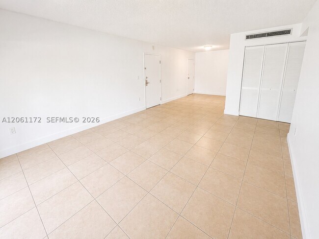 Foto del edificio - 10800 N Kendall Dr