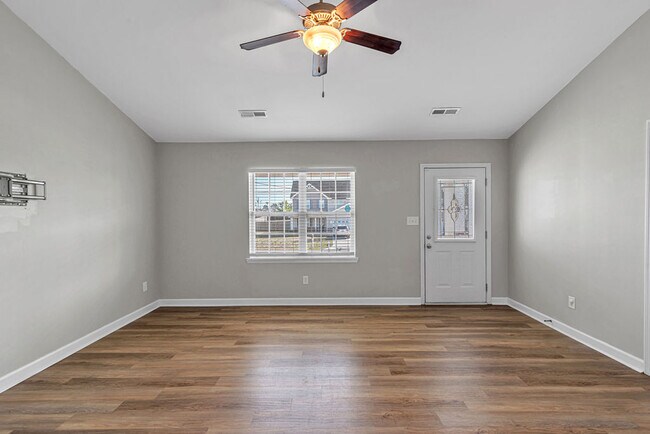 Foto del edificio - 303 Sinclair Ln