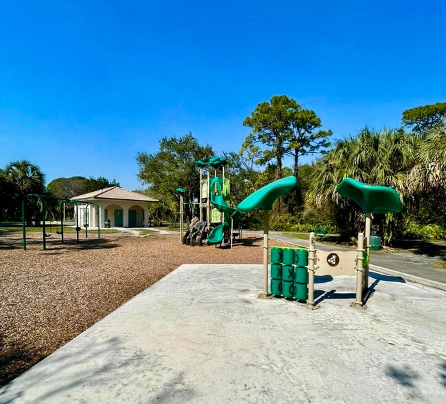 Building Photo - 8460-8466