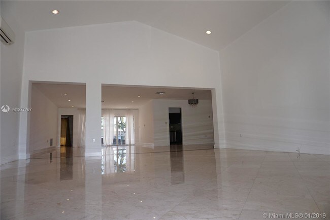 Foto del edificio - 2070 NE 121st Rd