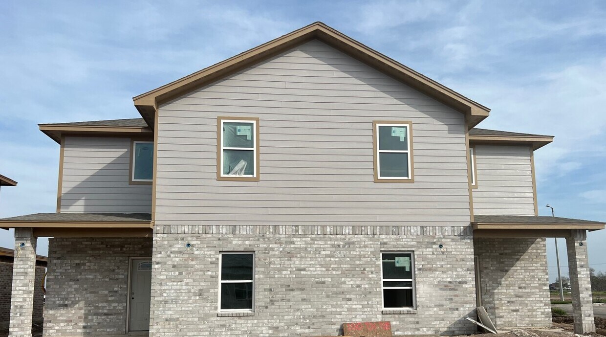 109 Mimosa St, Los Fresnos, TX 78566 Townhome Rentals in Los Fresnos