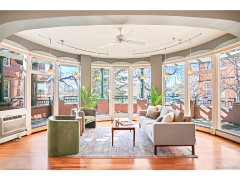 Primary Photo - 3249 W Fairview Pl