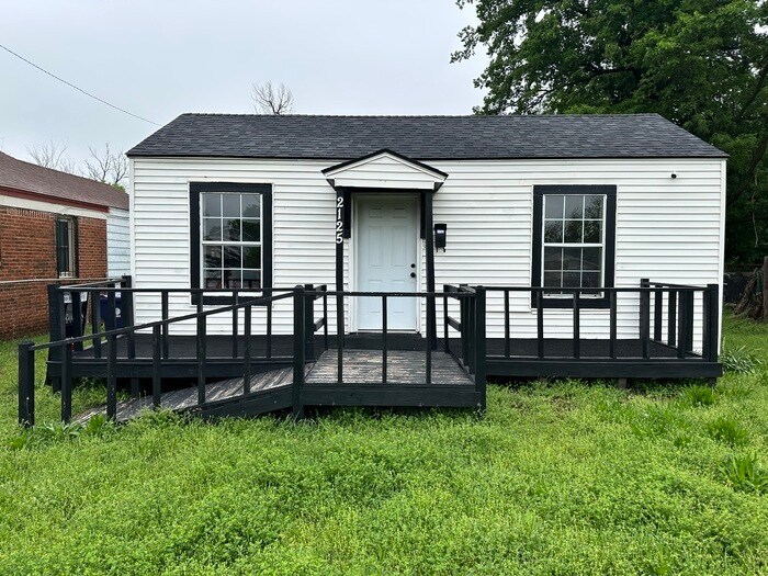 Foto principal - 2bed/2bath Home Available in OKC!