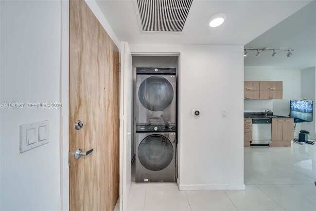 Foto del edificio - 350 S Miami Ave