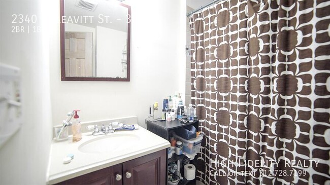 Foto del edificio - 2340 N Leavitt St