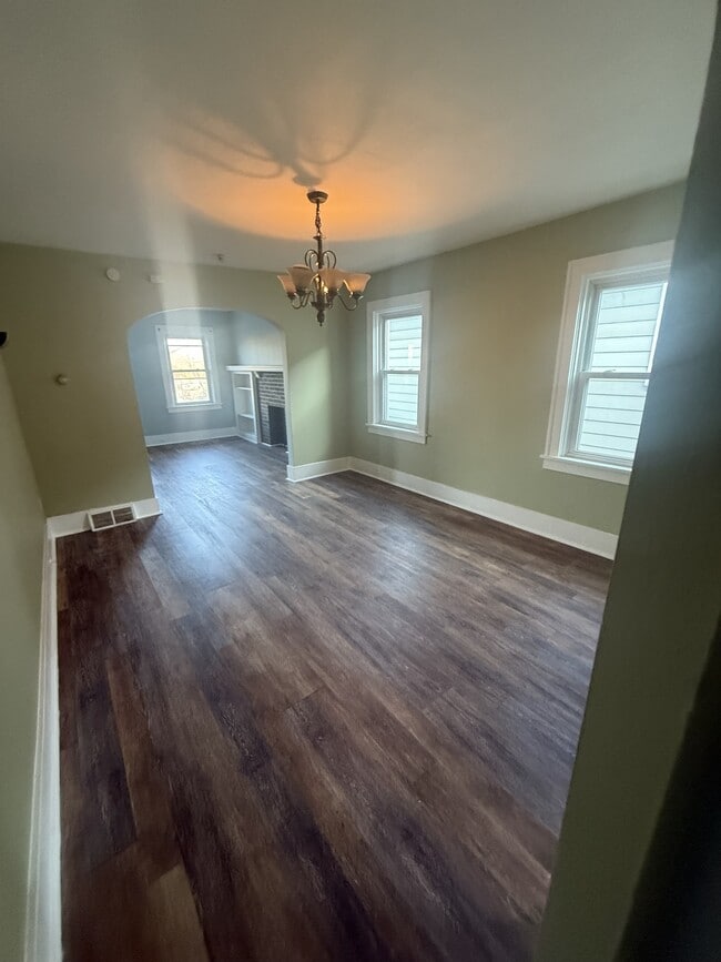 Building Photo - 2900 Clermont Ave