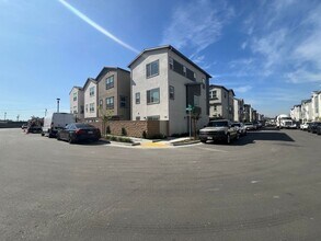 Building Photo - 2536 Stage St