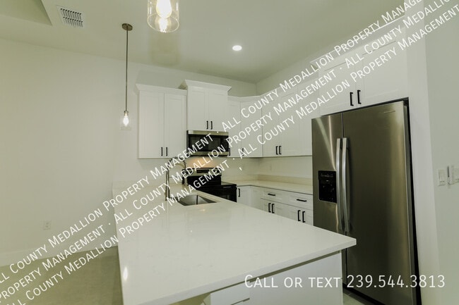 Building Photo - 143 Harold Ave S