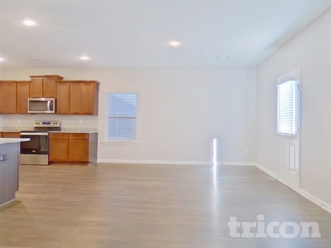 Building Photo - 3542 Falconwood Dr