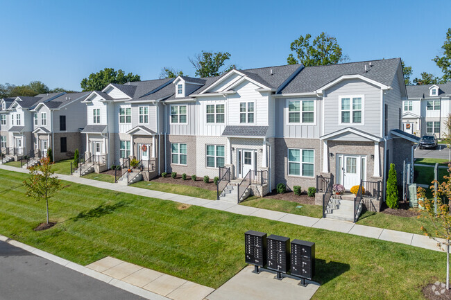 Foto del edificio - Stadium Townhomes