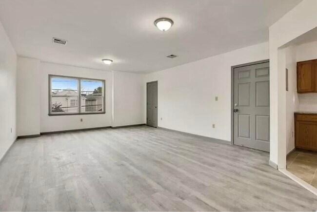 Foto del edificio - 123 Bayview Ave