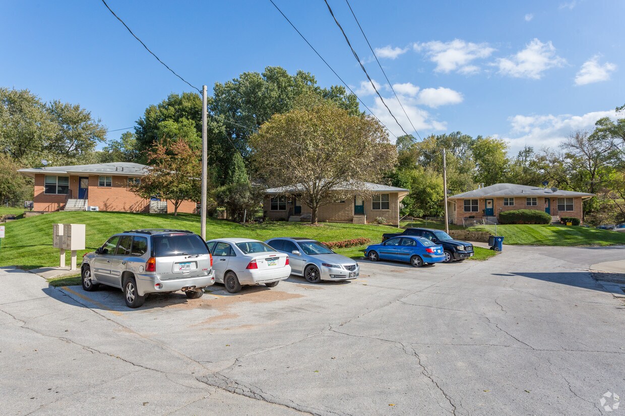 Building Photo - 6501 Urbandale Ave