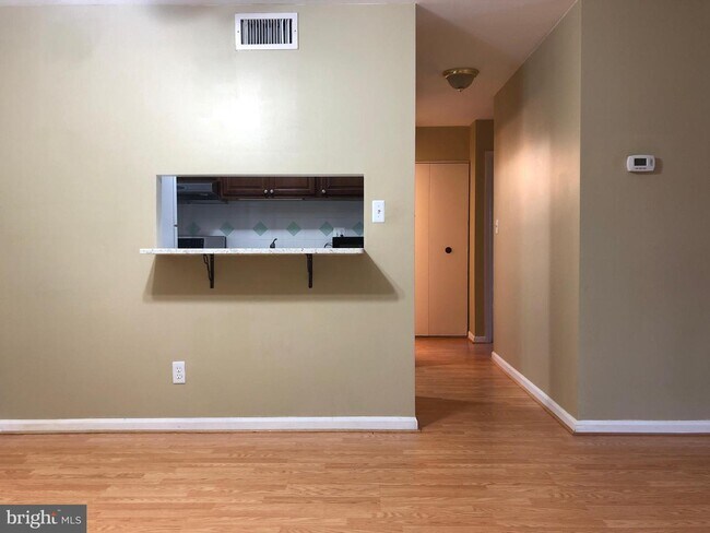 Building Photo - 5802 Cove Landing Rd