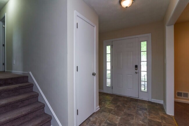 Building Photo - 470 Burgundy Ct