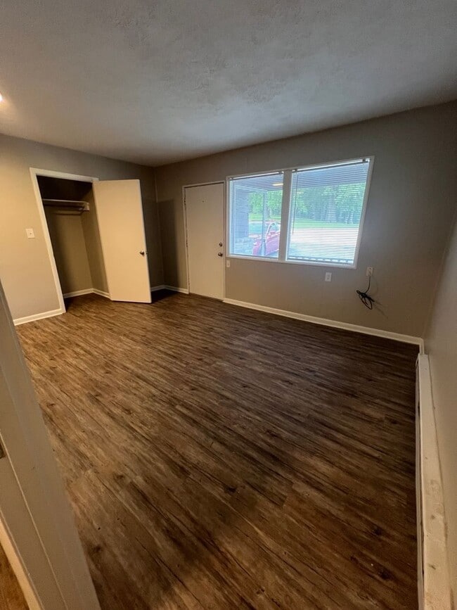 Building Photo - 1-Bedroom Apartment Ready for Move-In!