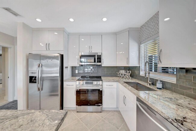 Foto del edificio - 2811 NE 51st St