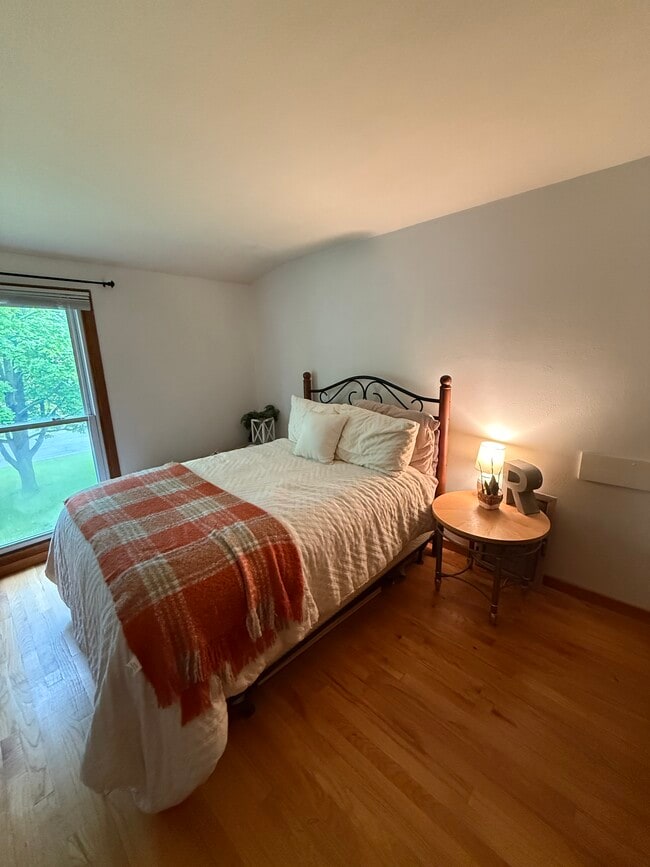 Foto del edificio - 3148 Benham Ave