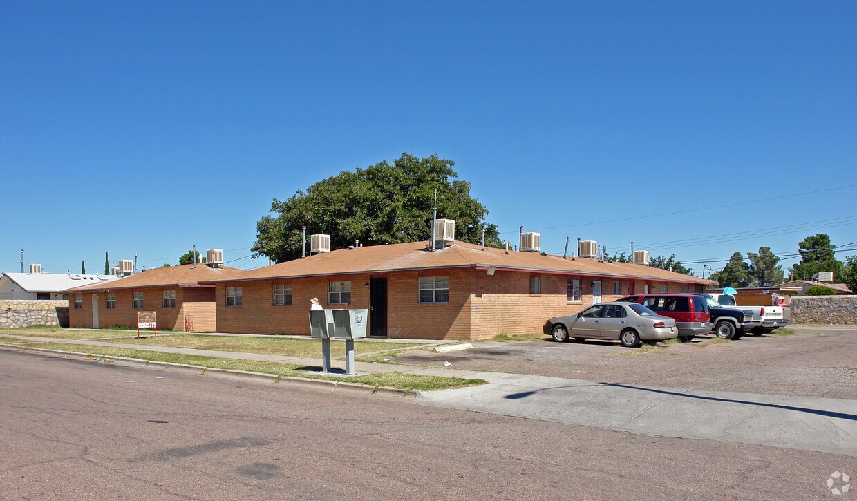 Primary Photo - 8940 Lawson St