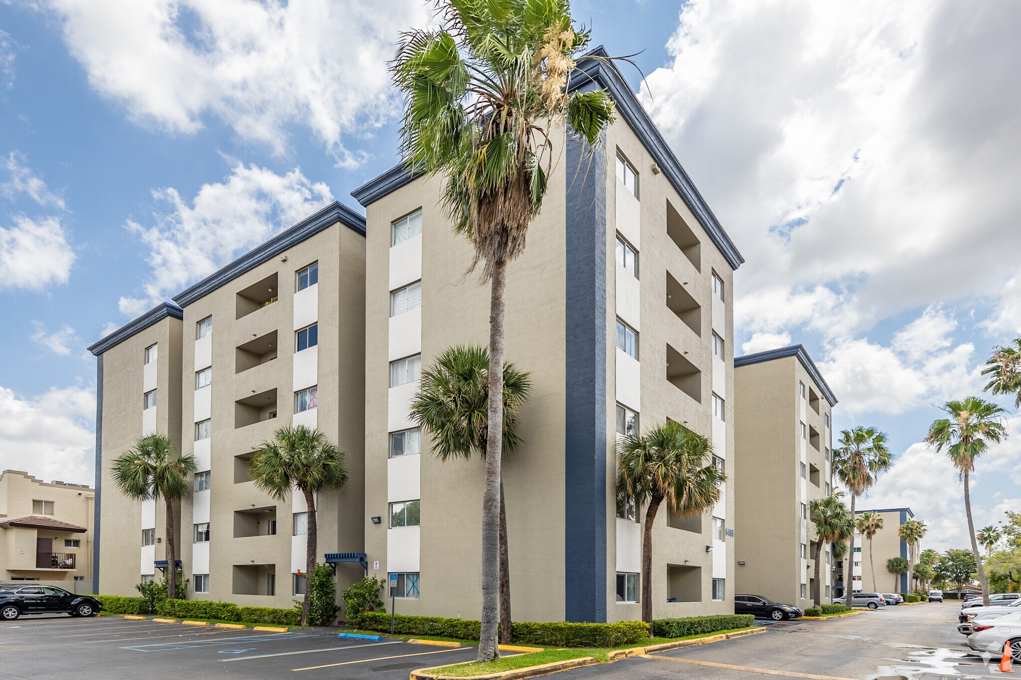 El Tesoro Apartments