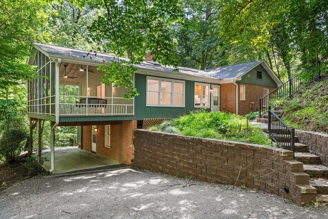 Bright, Updated Home Minutes from UNC and Downtown Chapel Hill - Bright, Updated Home Minutes from UNC and Downtown Chapel Hill