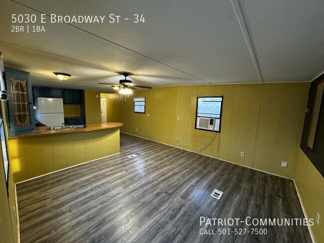 Foto del edificio - 5030 E Broadway St