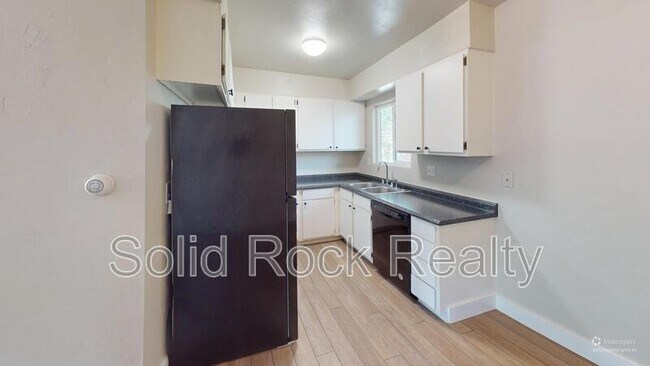 Foto del edificio - 829-831 Prairie Rd