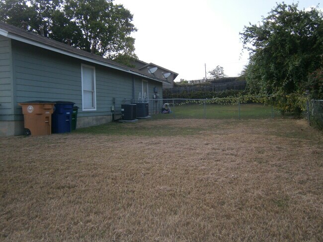 Building Photo - 7004 Aries Ln